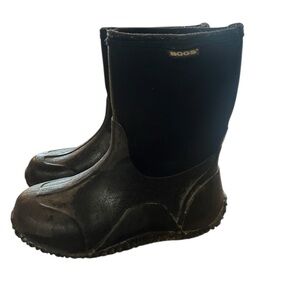 BOGS Slip on Winter Boots - Youth Size 4 - Black - Snow Winter Boots